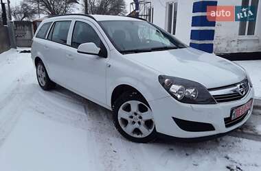 Універсал Opel Astra 2011 в Хоролі