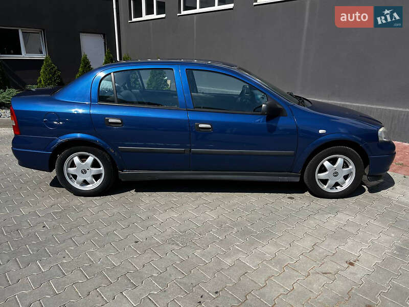 Седан Opel Astra 2008 в Черновцах