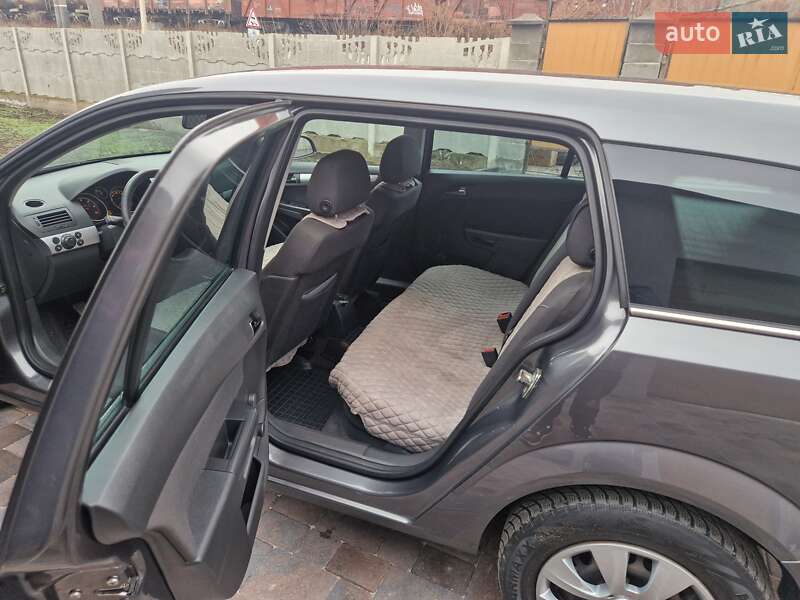 Универсал Opel Astra 2010 в Здолбунове