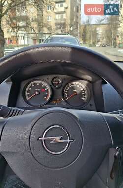 Універсал Opel Astra 2005 в Коломиї