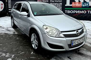 Універсал Opel Astra 2009 в Тернополі