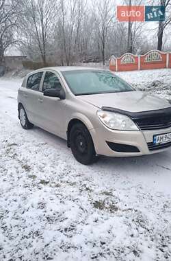 Хэтчбек Opel Astra 2007 в 