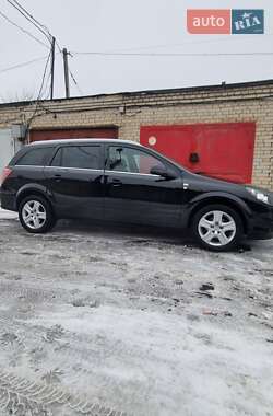 Универсал Opel Astra 2010 в Луцке