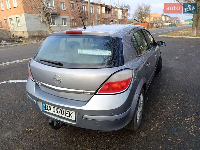 Хэтчбек Opel Astra 2004 в Гайвороне