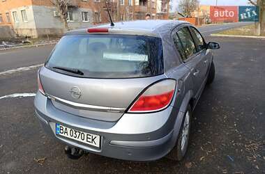 Хэтчбек Opel Astra 2004 в 