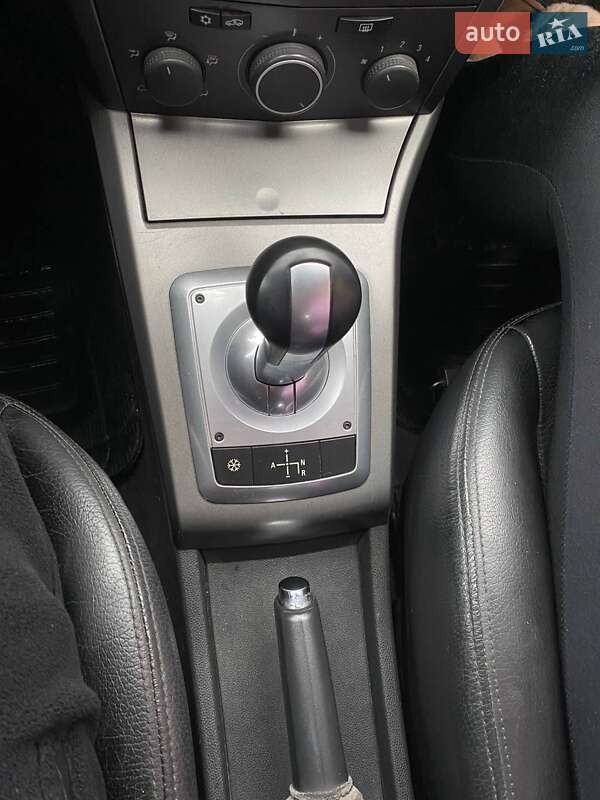 Хэтчбек Opel Astra 2004 в Гайвороне