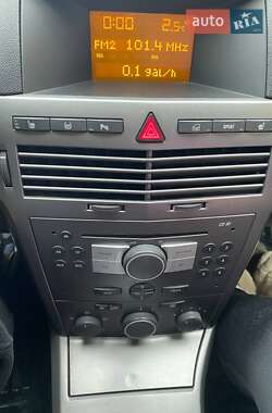 Хэтчбек Opel Astra 2004 в 