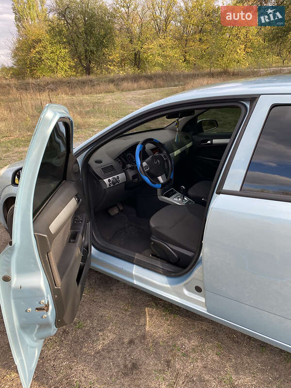Хетчбек Opel Astra 2009 в Дніпрі