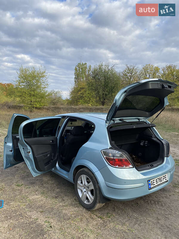 Хетчбек Opel Astra 2009 в Дніпрі