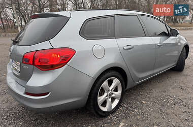 Универсал Opel Astra 2011 в 