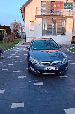 Универсал Opel Astra 2011 в Львове