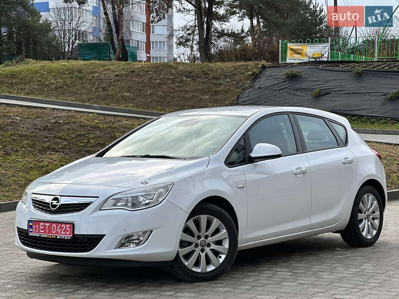 Хэтчбек Opel Astra 2011 в Львове