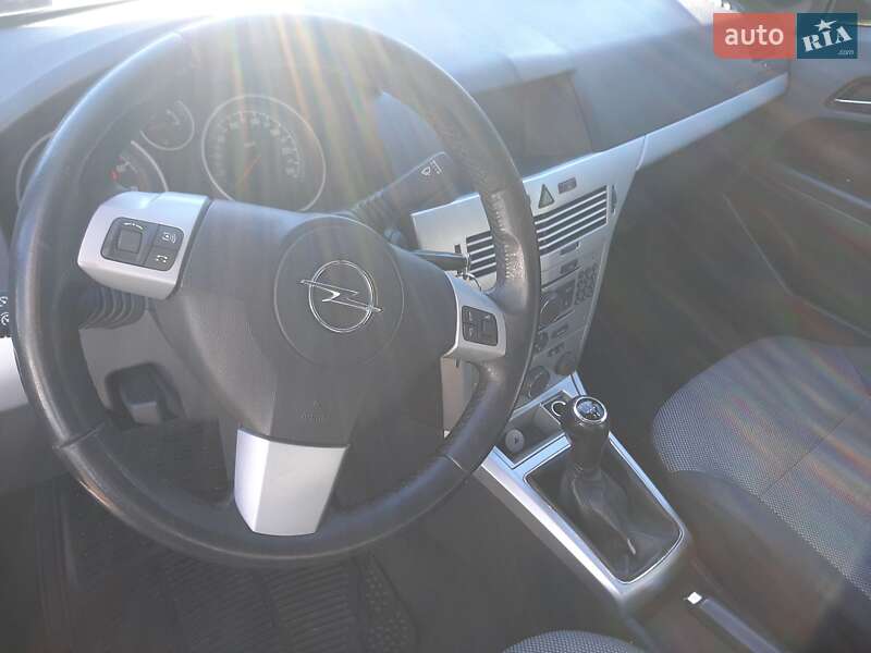 Універсал Opel Astra 2009 в Луцьку