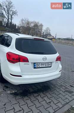 Универсал Opel Astra 2012 в Зборове