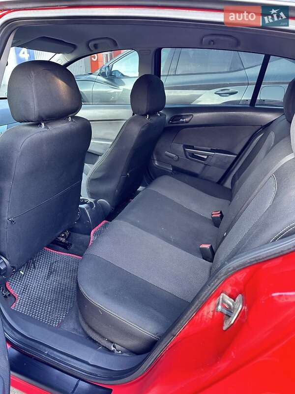 Хэтчбек Opel Astra 2009 в Каменке