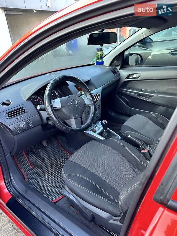 Хэтчбек Opel Astra 2009 в Каменке