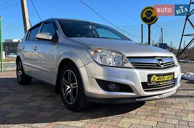 Хэтчбек Opel Astra 2008 в 
