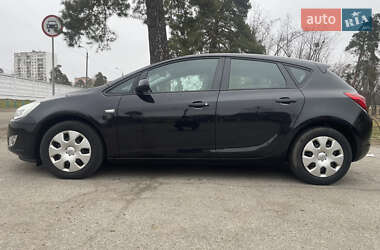 Хэтчбек Opel Astra 2010 в 