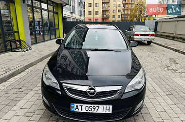 Універсал Opel Astra 2012 в Івано-Франківську