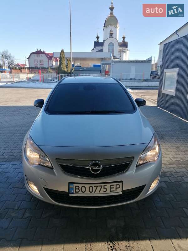Универсал Opel Astra 2011 в 