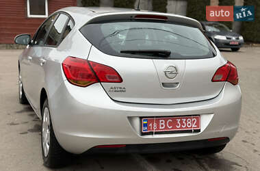 Хетчбек Opel Astra 2011 в Рівному