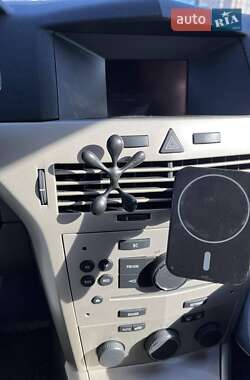 Хэтчбек Opel Astra 2008 в 