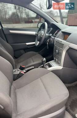 Универсал Opel Astra 2006 в 