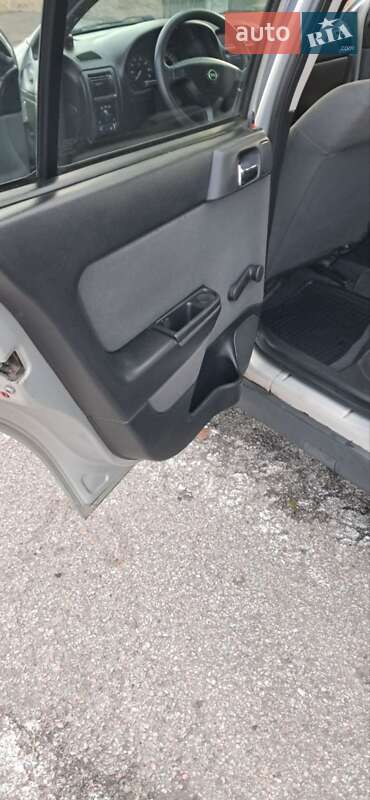 Седан Opel Astra 2007 в Ромнах
