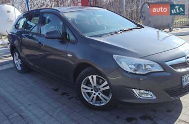 Універсал Opel Astra 2011 в Луцьку