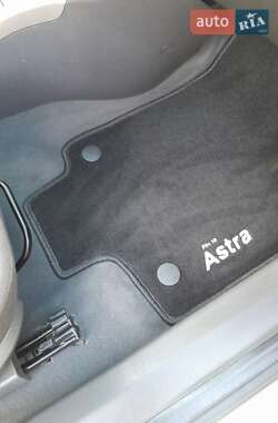 Хетчбек Opel Astra 2006 в 