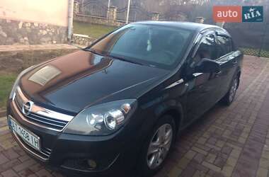 Седан Opel Astra 2011 в Івано-Франківську