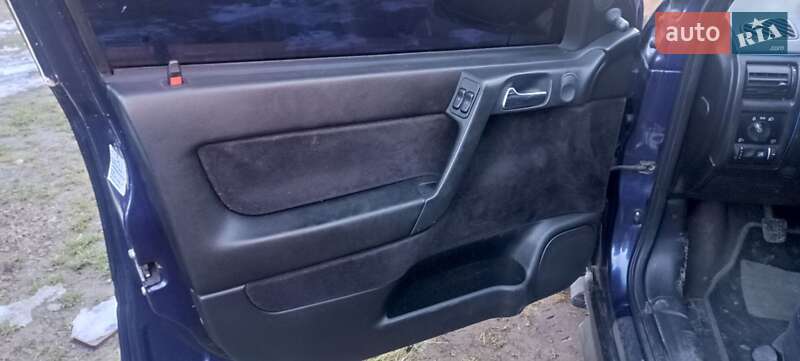 Хетчбек Opel Astra 2001 в Долині