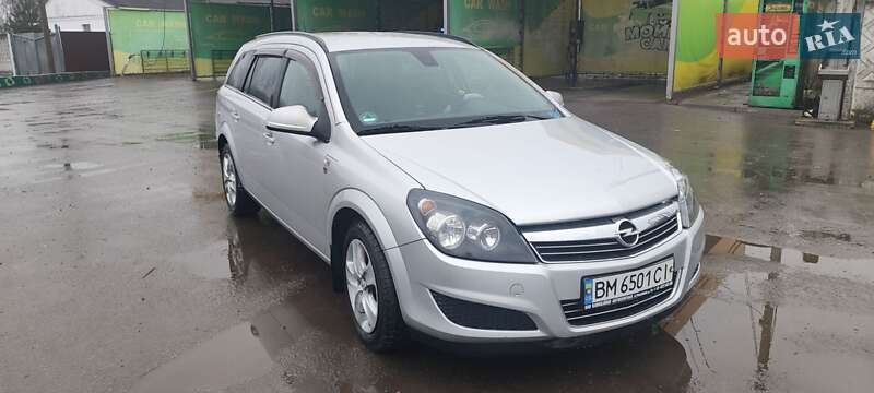 Універсал Opel Astra 2010 в Охтирці