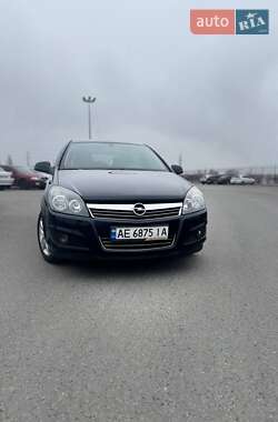 Хетчбек Opel Astra 2013 в Дніпрі