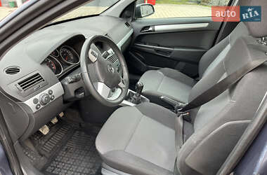 Хэтчбек Opel Astra 2009 в 
