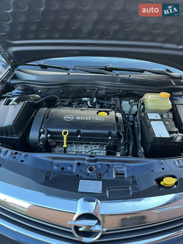 Хэтчбек Opel Astra 2009 в Новоселице