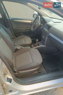 Универсал Opel Astra 2006 в 