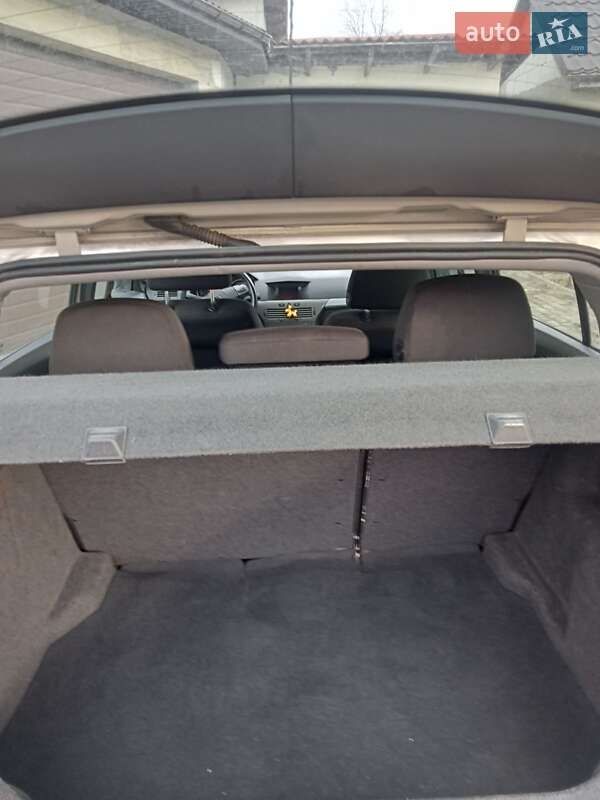 Хэтчбек Opel Astra 2006 в Ровно