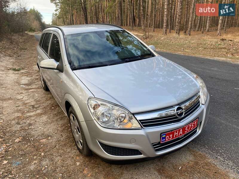 Универсал Opel Astra 2009 в Полтаве
