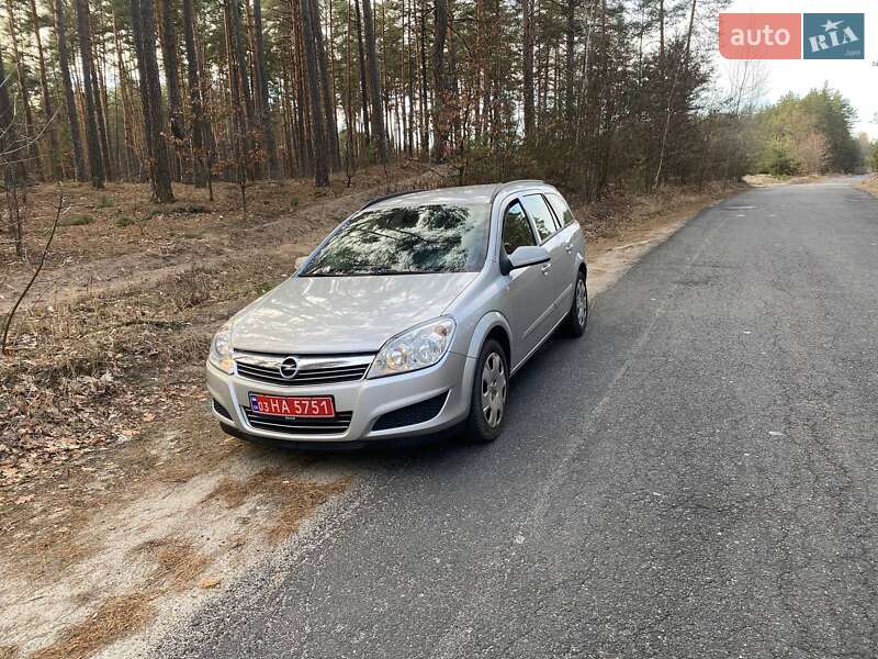 Универсал Opel Astra 2009 в Полтаве