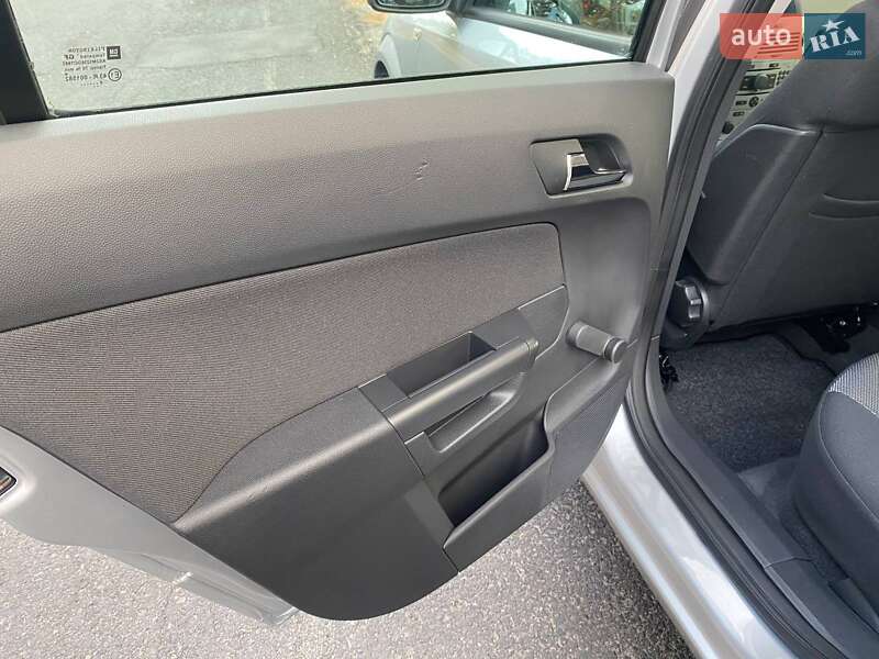 Универсал Opel Astra 2009 в Полтаве