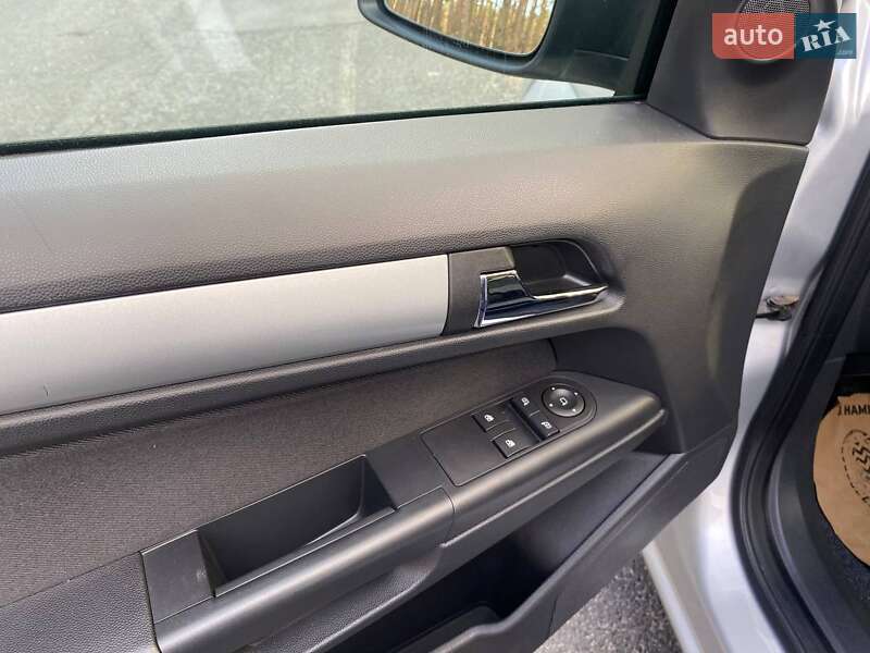Универсал Opel Astra 2009 в Полтаве