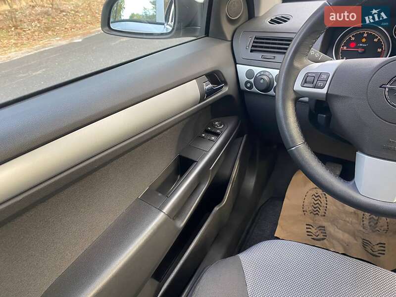 Универсал Opel Astra 2009 в Полтаве