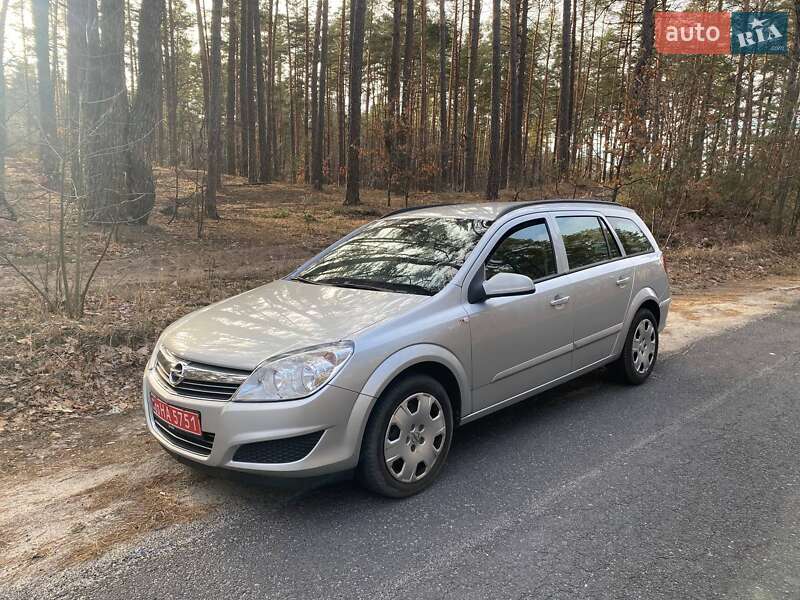 Универсал Opel Astra 2009 в Полтаве