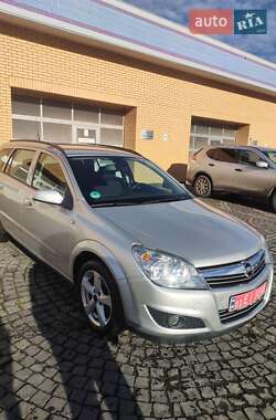 Універсал Opel Astra 2009 в Луцьку