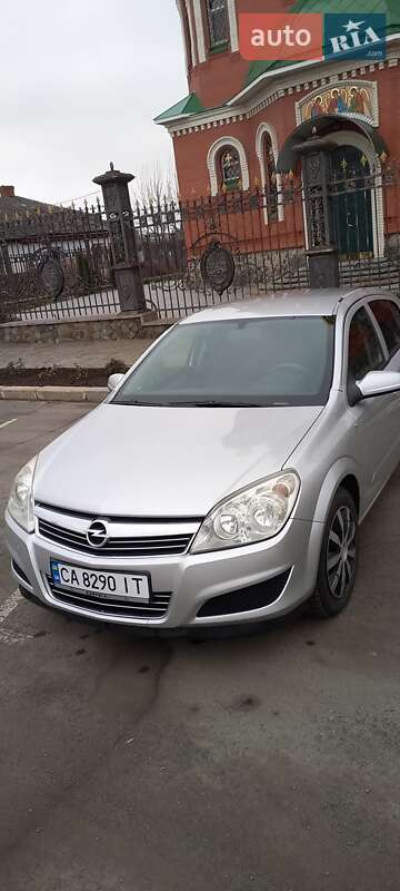 Универсал Opel Astra 2008 в Черкассах