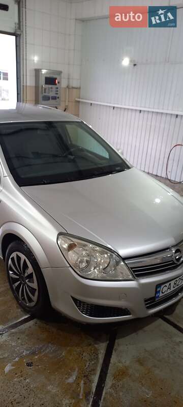 Универсал Opel Astra 2008 в Черкассах