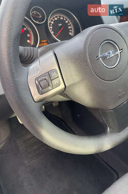Хэтчбек Opel Astra 2006 в 