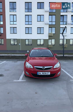 Универсал Opel Astra 2011 в Ровно