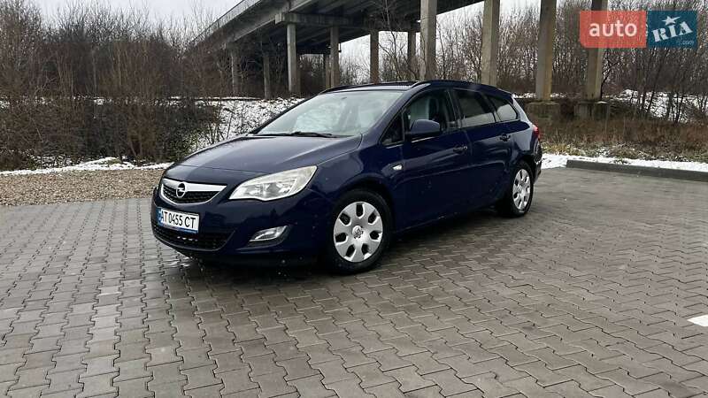 Універсал Opel Astra 2011 в Коломиї